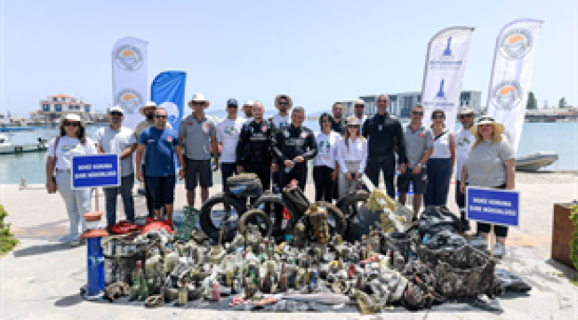 Mavi bayraklı plajda dalgıç destekli temizlik