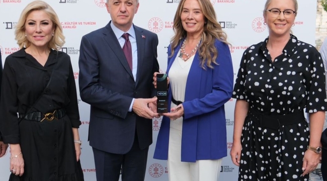 ABD'den ödülle dönüp adını dünyaya duyuran Efes Deneyim Müzesi başarısını Efes Antik Kenti'nde kutladı