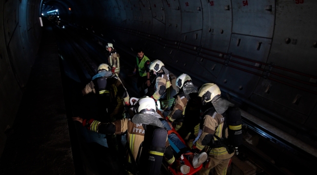 ANKARA BÜYÜKŞEHİR BELEDİYESİNİN TRENDE YANGIN VE YOLCU KURTARMA TATBİKATI GERÇEĞİNİ ARATMADI