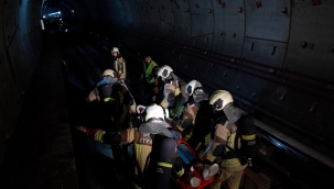 ANKARA BÜYÜKŞEHİR BELEDİYESİNİN TRENDE YANGIN VE YOLCU KURTARMA TATBİKATI GERÇEĞİNİ ARATMADI