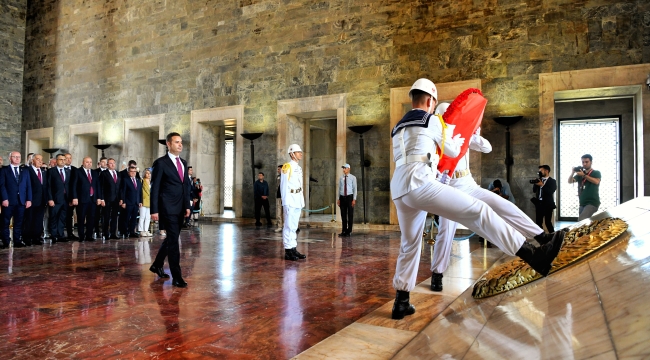 Balıkesir Büyükşehir Belediye Başkanı Akın, Anıtkabir'i ziyaret etti