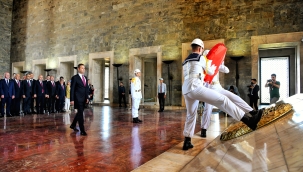 Balıkesir Büyükşehir Belediye Başkanı Akın, Anıtkabir'i ziyaret etti