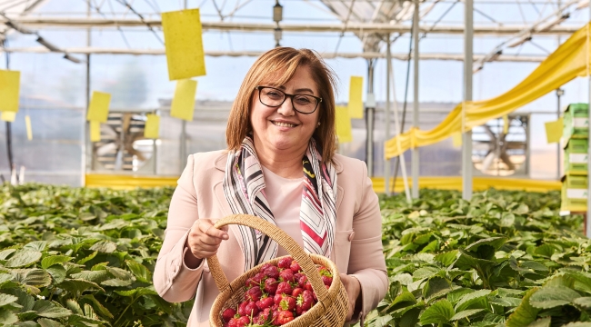 BAŞKAN ŞAHİN SÖZ VERDİ, SERANIN ÜRÜNLERİ YAŞLILARA DAĞITILDI