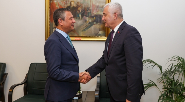 BAŞKAN TÜRKMEN ÖZGÜR ÖZEL'İ ZİYARET ETTİ