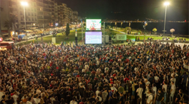 İZMİR'İN MEYDANLARINDA ÇEYREK FİNAL ÇOŞKUSU
