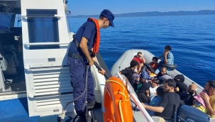 Balıkesir açıklarında 18 düzensiz göçmen kurtarıldı