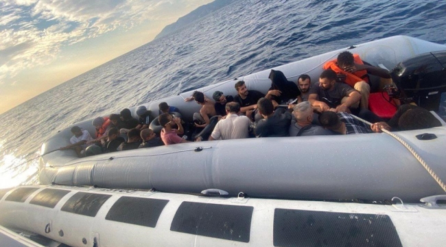 Çanakkale açıklarında 22 düzensiz göçmen yakalandı