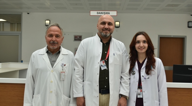 Baba-kız aynı hastanede şifa dağıtıyor