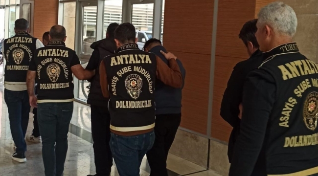 SAHTE MİTÇİLER YAKALANDI Kendilerini Cumhurbaşkanlığı ve MİT'te yetkili olarak tanıtmışlar! 5 dolandırıcı yakayı ele verdi