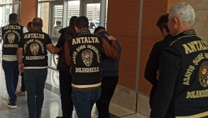 SAHTE MİTÇİLER YAKALANDI Kendilerini Cumhurbaşkanlığı ve MİT'te yetkili olarak tanıtmışlar! 5 dolandırıcı yakayı ele verdi