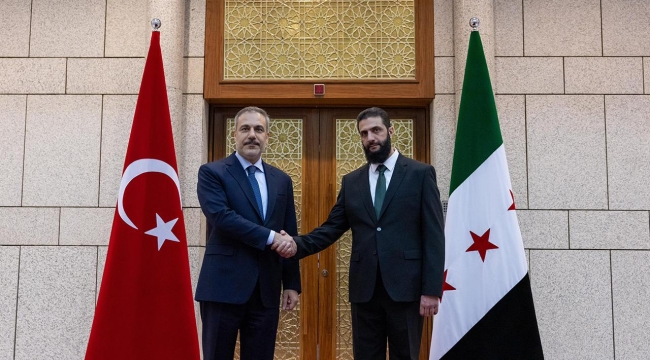 Bakan Fidan, Suriye'deki yeni yönetimin lideri Ahmed eş-Şara ile görüştü