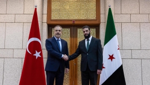 Bakan Fidan, Suriye'deki yeni yönetimin lideri Ahmed eş-Şara ile görüştü