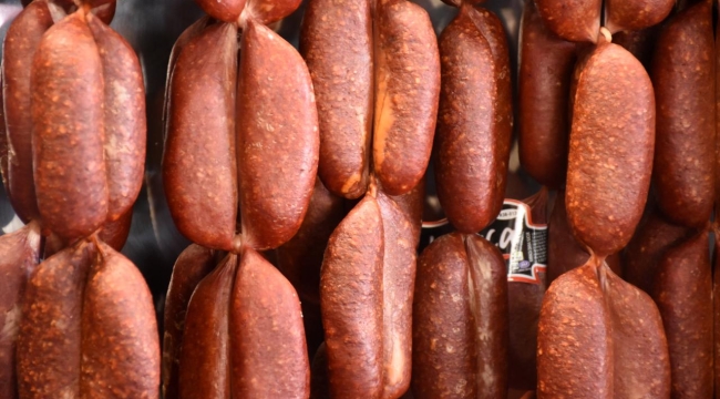 Sucuktan sakatat, baharattan boya çıktı