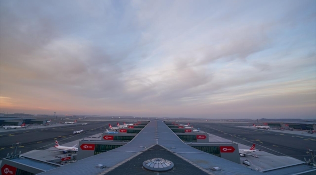 İstanbul Havalimanı'nda tarihi gün: 3 uçak aynı anda kalkış yaptı