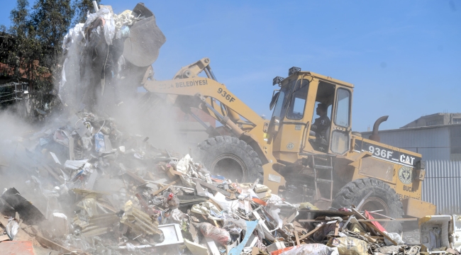 Büyükşehir'den Buca'da temizlik operasyonu