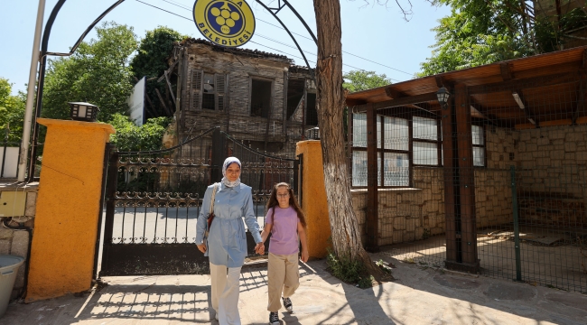 Bucalı Avşin Cumhuriyet Kütüphanesi ile hayaline yürüyor