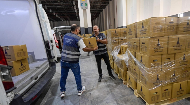 Büyükşehir'den 50 bin haneye gıda destek paketi Tugay: Komşusu açken tok yatamayan kültürden geliyoruz