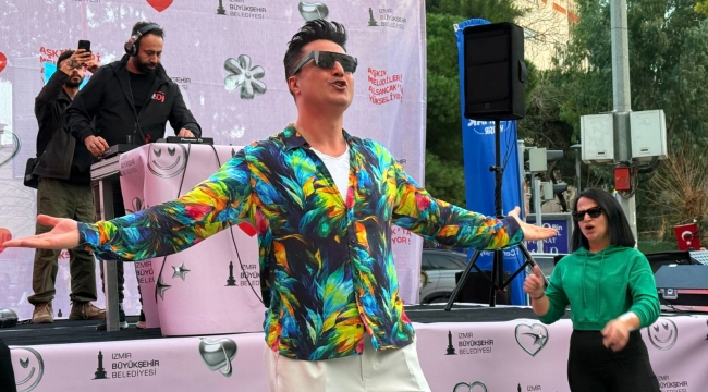 Aşkın melodileri Alsancak'ta yükseldi