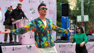 Aşkın melodileri Alsancak'ta yükseldi