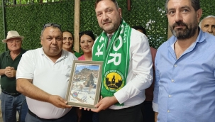 CHP İzmir İl Başkanı Utku Gümrükçü'ye Buca'da Coşkulu Karşılama: Halkın Adamı Mesajı Verdi